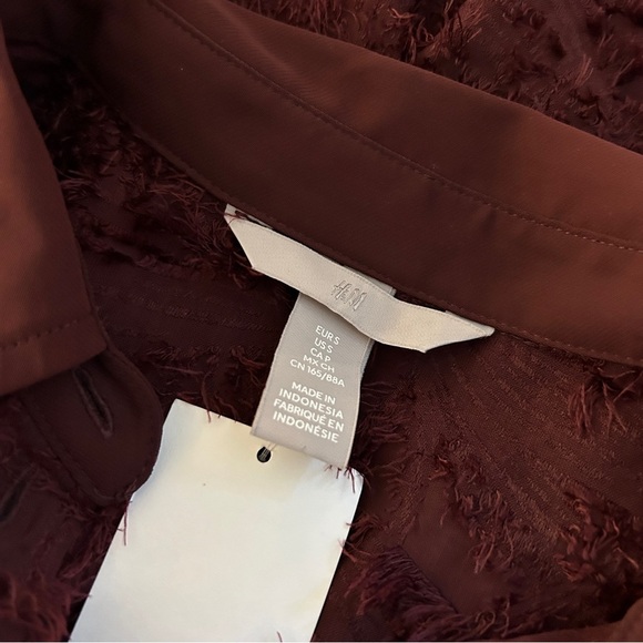 ❤️ H&M Burgundy Textured Button-Down Blouse S - Picture 5 of 10